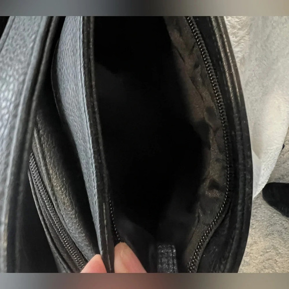 Stone Mountain Blk Leather Triple Zippered Compartments shoulder hobo - Picture 8 of 16